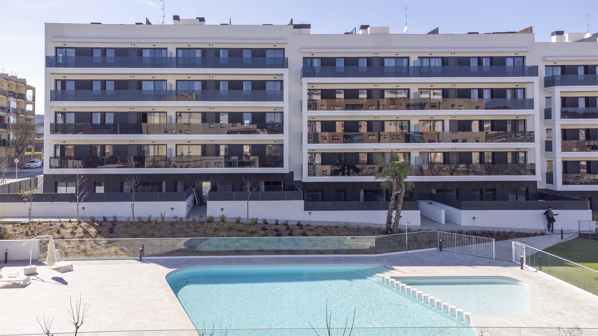 Exterior y piscina de Abrera Park